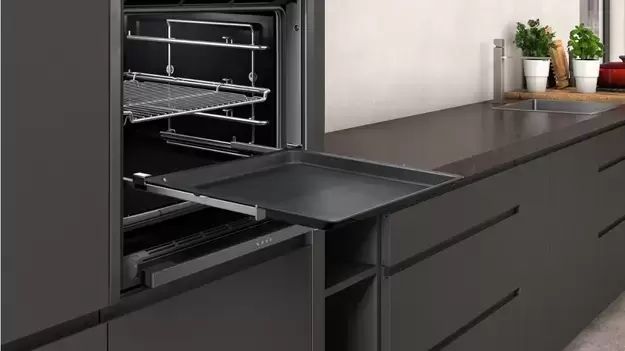 Встраиваемый духовой шкаф с функцией добавления пара Neff B58VT68G0